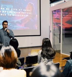 A dynamic snapshot of a keynote speaker presenting innovative AI-supported research at a global event.